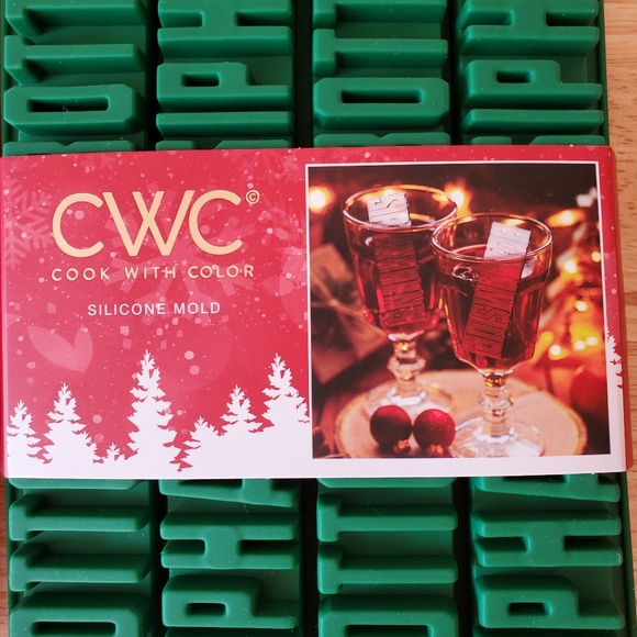 Christmas Set Of 2 Silicone Holiday Ice Cube Molds/Trays New - Picture 5 of 7